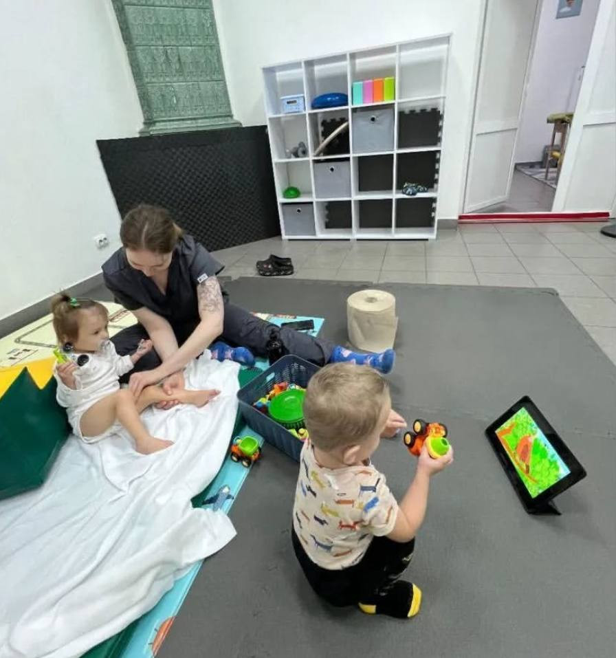 Робота з малюками у залі